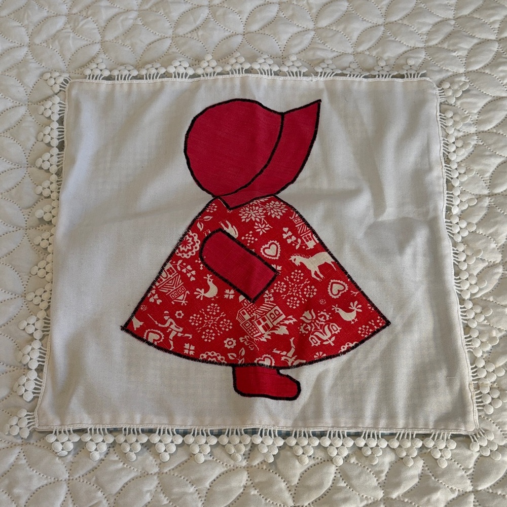 Handmade Sunbonnet Sue Dutch Doll Red and White Accent Pillow Cover 12x12 insert